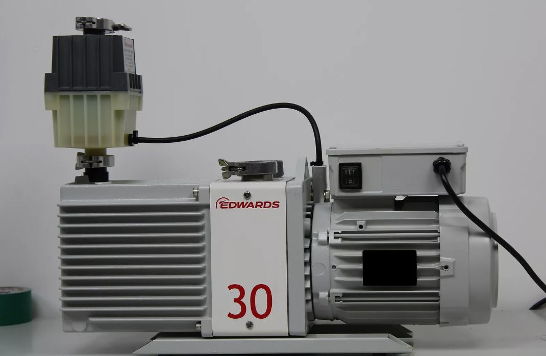 Edwards E2M30 Rotary Vane Vacuum Pump A37415903 120V/220V 50Hz/60Hz (7771745)